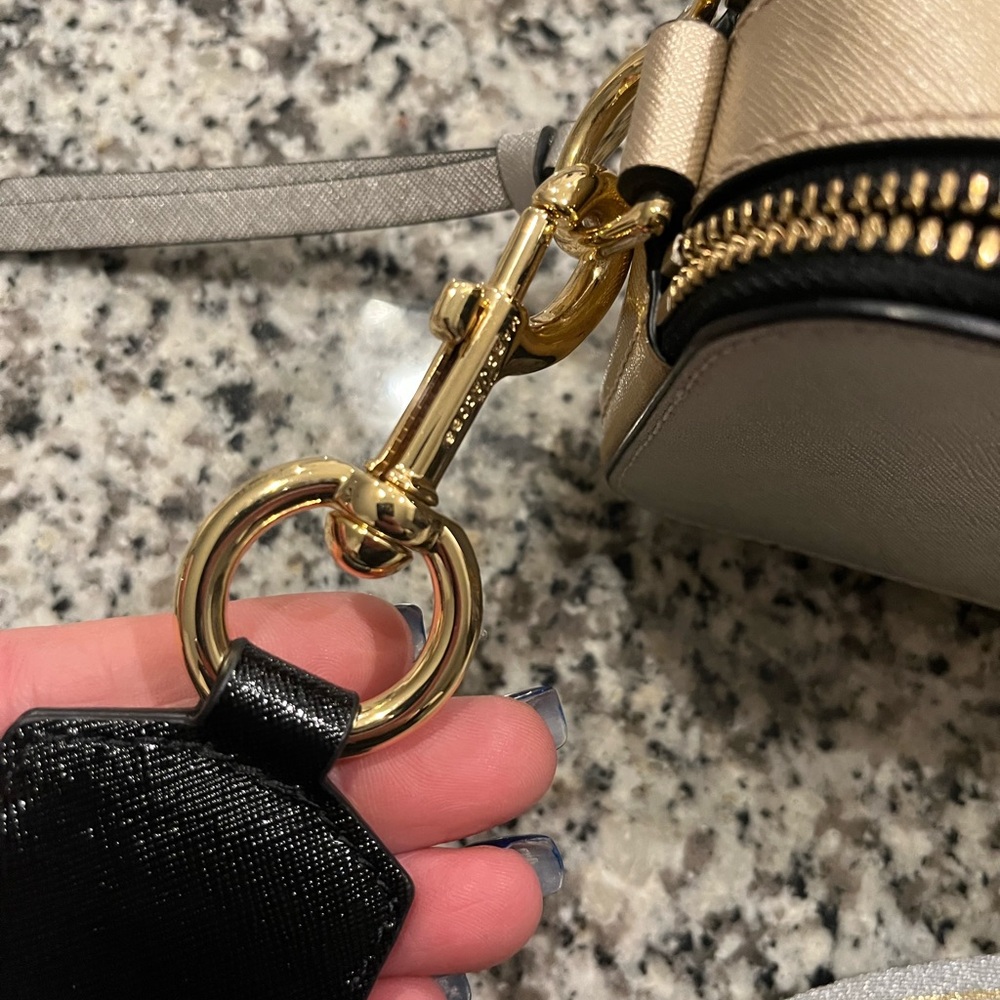 Marc Jacobs Silver/ Gold Metallic Snapshot Crossbody Camera Bag NWOT - Picture 11 of 16